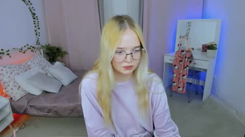 Snapshot of bellamontgomery chatting on November 14, 10:07 pm Bella online show from November 14, 10:07 pm