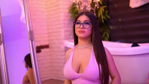 Snapshot of bellanoirre chatting on October 8, 5:10 pm Bella online show from October 8, 5:10 pm