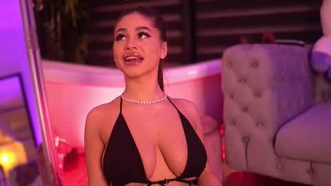 Bella online show from December 19, 6:48 pm