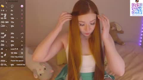 Snapshot of bellaqueenss chatting on October 22, 10:15 am Bella online show from October 22, 10:15 am