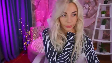 Bella online show from November 2, 1:57 pm