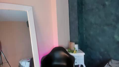 Snapshot of bellarooux chatting on November 10, 12:15 pm bellarooux online show from November 10, 12:15 pm