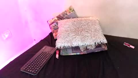 bellarooux online show from April 25, 1:41 pm