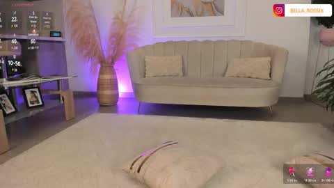 Snapshot of bellarossii chatting on October 21, 1:50 am CALL ME BELLA online show from October 21, 1:50 am