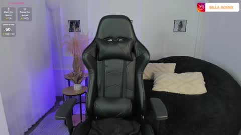 Snapshot of bellarossii chatting on November 12, 12:44 am CALL ME BELLA online show from November 12, 12:44 am