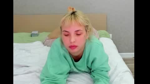 Bella Seen online show from December 15, 5:42 pm