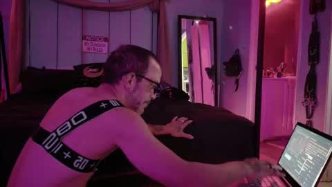 Bellaskeykeeper online show from April 13, 9:04 am