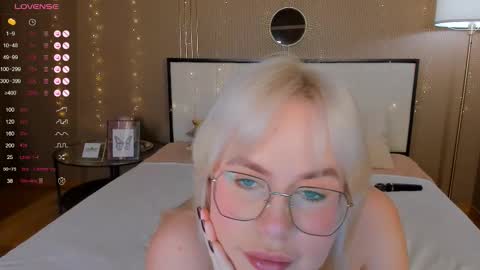 Bella online show from October 25, 1:02 am