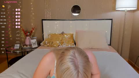 Snapshot of bellatip chatting on November 24, 12:43 am Bella online show from November 24, 12:43 am