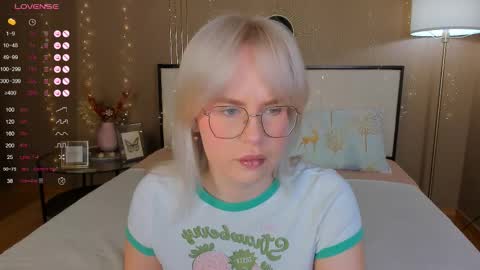 Snapshot of bellatip chatting on November 25, 12:54 am Bella online show from November 25, 12:54 am