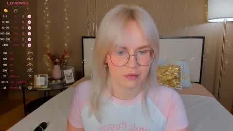 Snapshot of bellatip chatting on November 29, 12:57 am Bella online show from November 29, 12:57 am