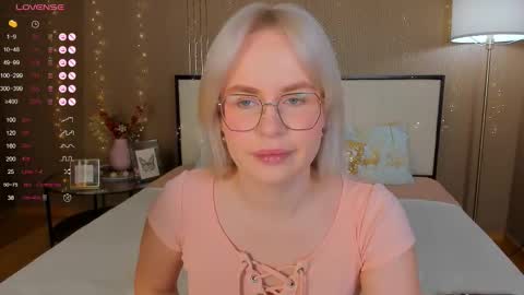 Snapshot of bellatip chatting on December 1, 12:48 am Bella online show from December 1, 12:48 am