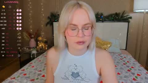 Snapshot of bellatip chatting on January 12, 12:49 am Bella online show from January 12, 12:49 am