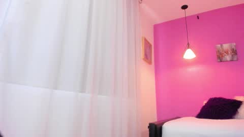 Snapshot of bellawild_ chatting on February 14, 12:13 pm Bella Wild online show from February 14, 12:13 pm