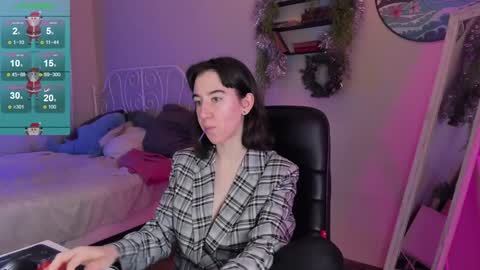 Snapshot of belle_via chatting on December 16, 3:32 pm Bella online show from December 16, 3:32 pm