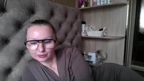Amelia online show from September 11, 1:00 pm