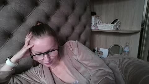 Amelia online show from September 25, 2:21 pm