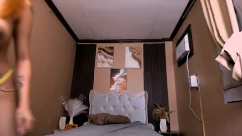 bellecollins online show from December 18, 8:37 pm