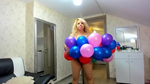 Snapshot of belleinna chatting on November 6, 5:41 am Vivi online show from November 6, 5:41 am