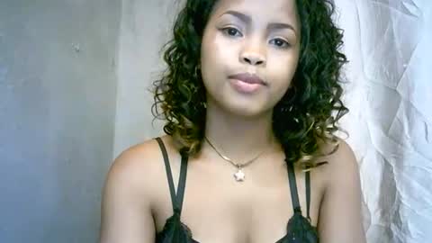 Snapshot of bellibellah chatting on February 15, 3:42 pm BelliBellah online show from February 15, 3:42 pm