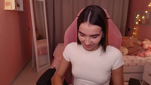 Bella online show from December 1, 2:00 pm