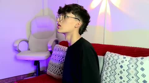 Snapshot of bellmontneon chatting on October 15, 11:21 am Neon online show from October 15, 11:21 am