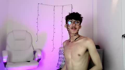 Snapshot of bellmontneon chatting on October 21, 1:56 pm Neon online show from October 21, 1:56 pm