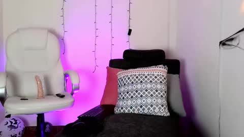 Snapshot of bellmontneon chatting on October 22, 11:32 am Neon online show from October 22, 11:32 am