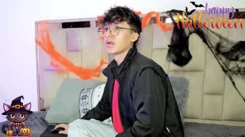 Snapshot of bellmontneon chatting on October 24, 11:28 am Neon online show from October 24, 11:28 am