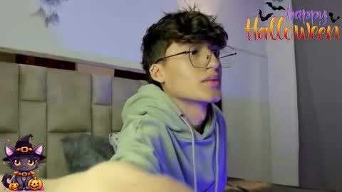 Snapshot of bellmontneon chatting on October 29, 11:34 am Neon online show from October 29, 11:34 am