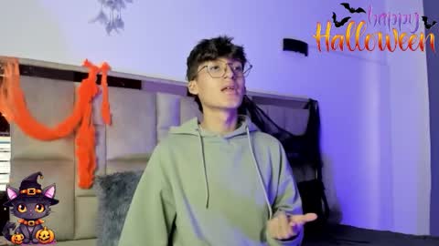 Snapshot of bellmontneon chatting on October 30, 11:22 am Neon online show from October 30, 11:22 am