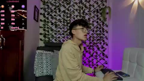 Neon online show from December 17, 11:16 am