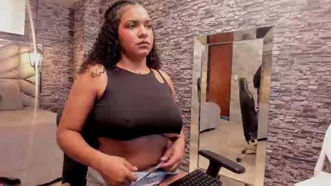Snapshot of bellybigboobs chatting on September 23, 2:20 pm Belly online show from September 23, 2:20 pm