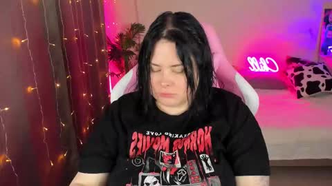 LinaBoo online show from November 1, 5:59 pm