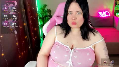 LinaBoo online show from November 15, 7:10 pm