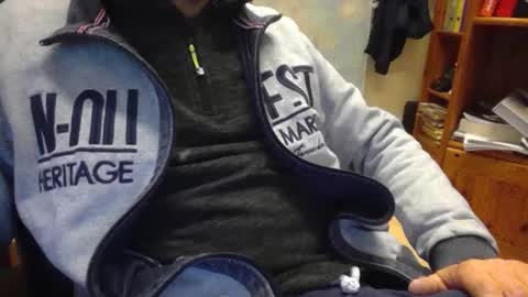 Snapshot of bemichel chatting on November 10, 7:40 am jaimetout online show from November 10, 7:40 am