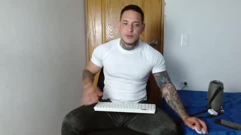 benjamin_isaac online show from February 13, 11:04 pm