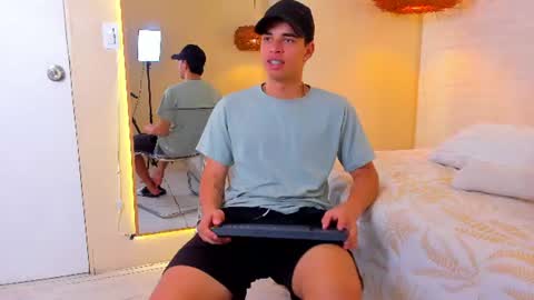 Snapshot of benjamin_more chatting on July 8, 1:32 am BENJAMIN online show from July 8, 1:32 am