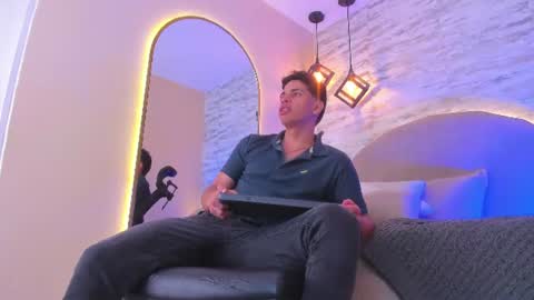 Snapshot of benjamin_more chatting on July 28, 2:07 am BENJAMIN online show from July 28, 2:07 am