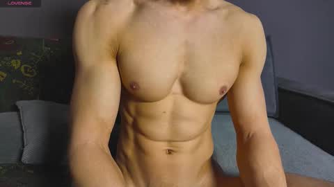 benjaminkarl02 online show from December 4, 8:45 am