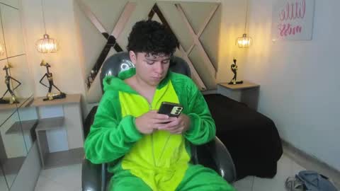 Snapshot of benjamintwink1 chatting on October 8, 10:07 pm BENJAMIN online show from October 8, 10:07 pm