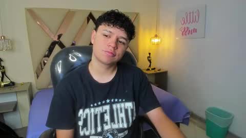 Snapshot of benjamintwink1 chatting on November 3, 7:48 pm BENJAMIN online show from November 3, 7:48 pm