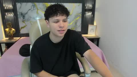 Snapshot of benjamintwink1 chatting on November 13, 7:24 pm BENJAMIN online show from November 13, 7:24 pm