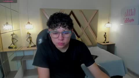 Snapshot of benjamintwink1 chatting on November 16, 7:41 pm BENJAMIN online show from November 16, 7:41 pm