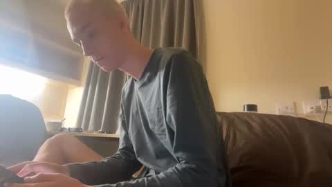 Snapshot of benji_j8 chatting on November 14, 4:17 pm benji_j8 online show from November 14, 4:17 pm