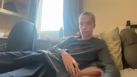 Snapshot of benji_j8 chatting on November 29, 1:25 pm benji_j8 online show from November 29, 1:25 pm