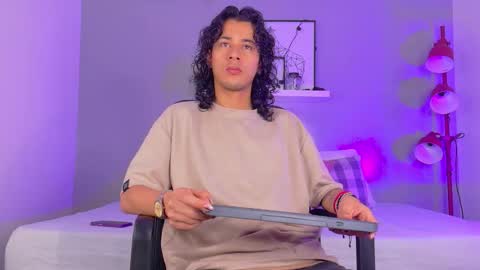 Snapshot of benjifiore_ chatting on September 21, 1:13 pm BENJI FIORE online show from September 21, 1:13 pm
