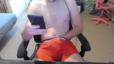 Snapshot of benjifrenchifirst chatting on October 21, 3:46 pm Benjifrenchi online show from October 21, 3:46 pm