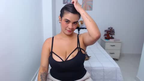 Snapshot of benny_austin chatting on February 9, 6:47 pm benny online show from February 9, 6:47 pm