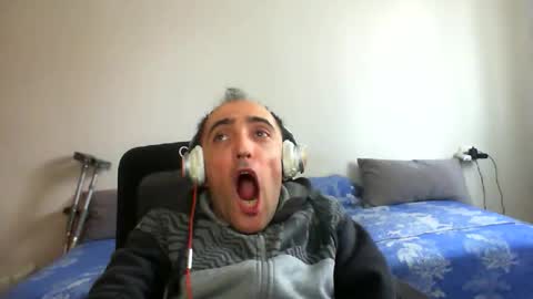 bentish online show from March 26, 8:42 am